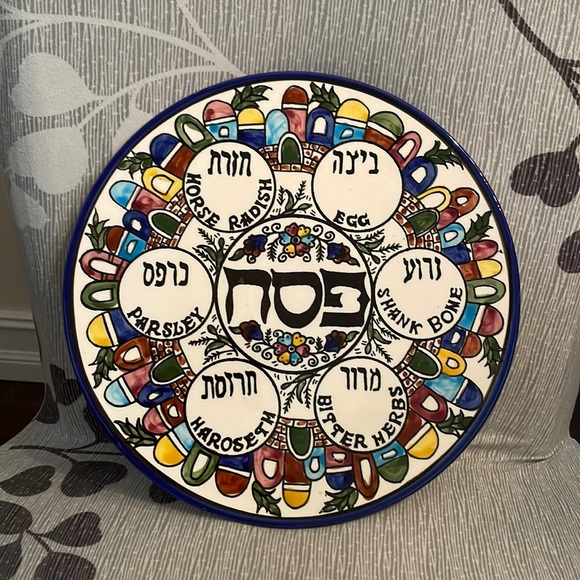 Other Seder Plate Multicolored Six Circles With Hebrew And English